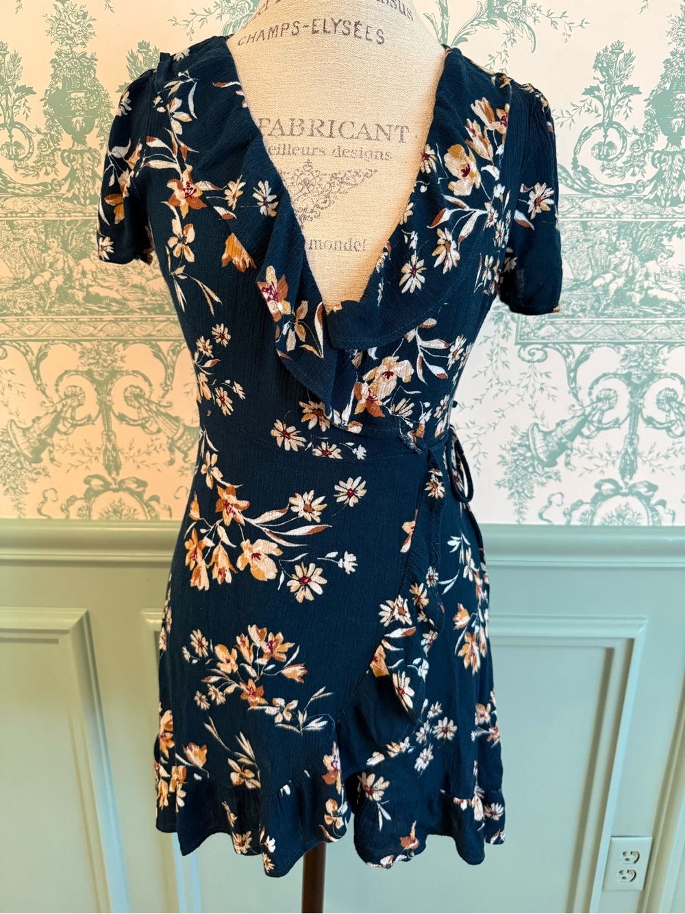 Ivy + Main Navy Floral Faux Wrap Ruffle V-Neck Mini Dress - Size S